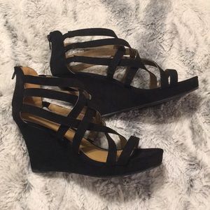 Size 11 Crisscross heel wedge 👡💕